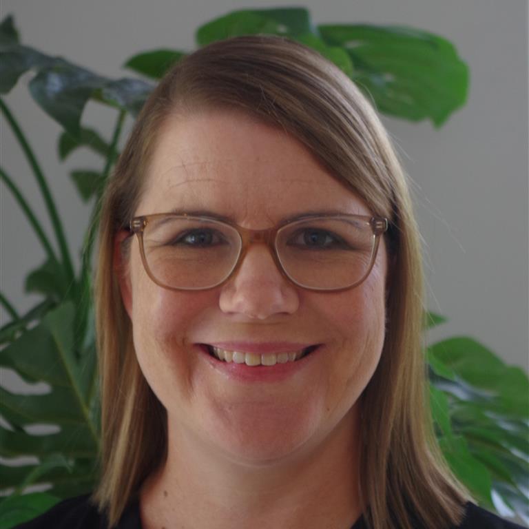 Mrs Leah Hoendervanger